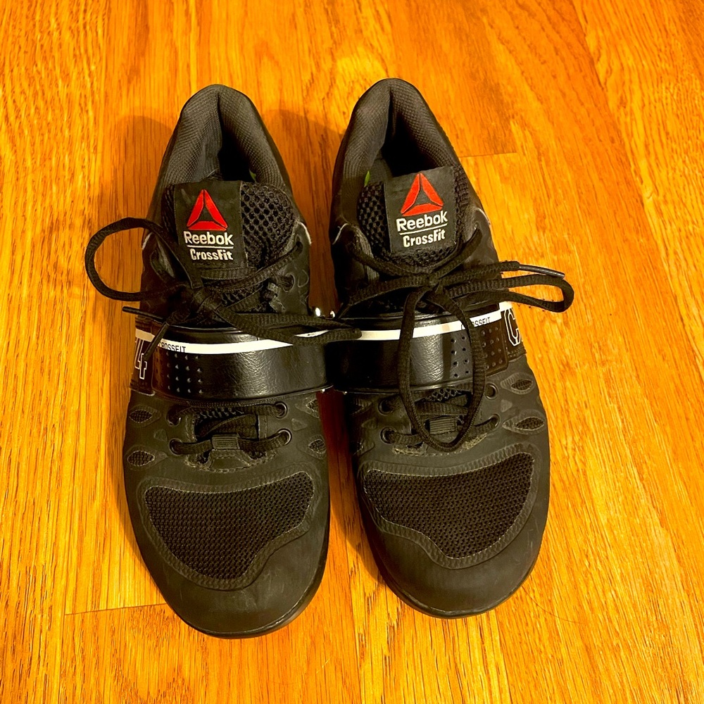 reebok- CF74 CrossFit Sneakers, Size 6
